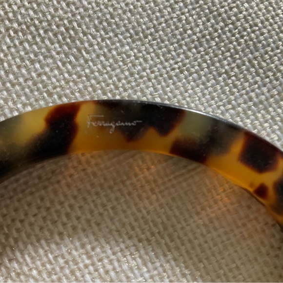 🔥HP🔥Salvatore Ferragamo Vintage Lucite Tortoise Bracelet + Gifts - Picture 10 of 12
